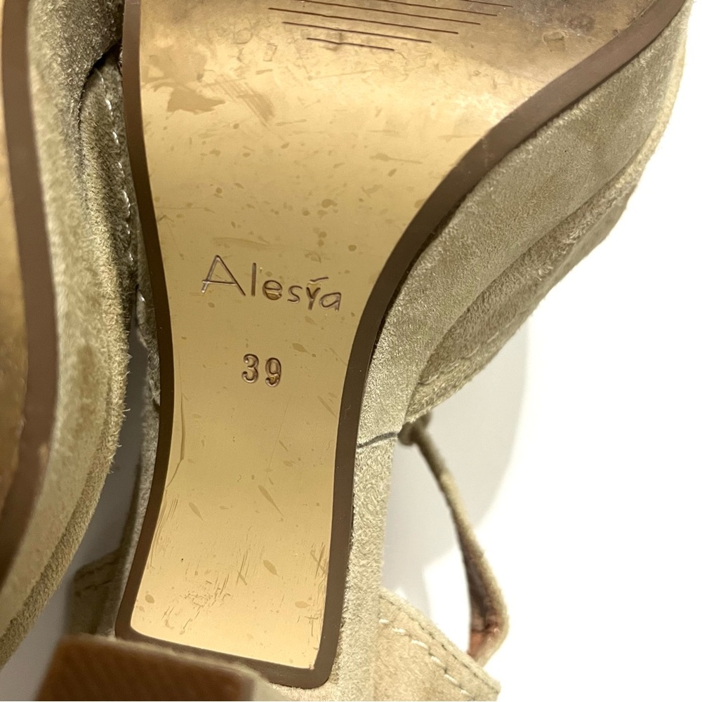 Alesya Suede Platform Sandals Womens 8.5 Khaki Chunky Heel Peep Toe T Strap - Picture 11 of 11